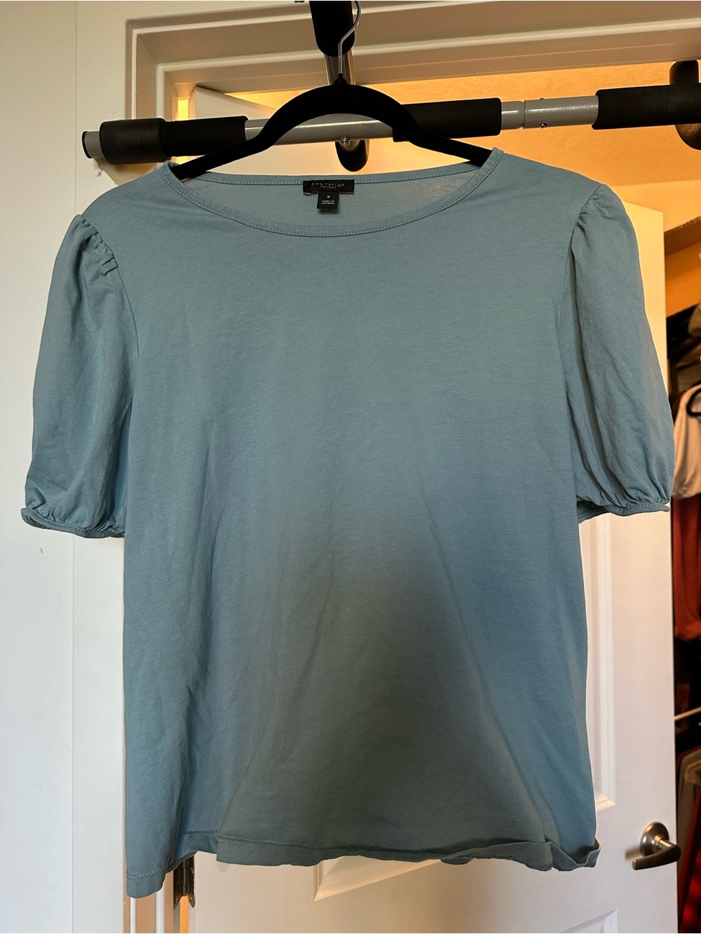 Blue t-shirt with ruffle sleeves